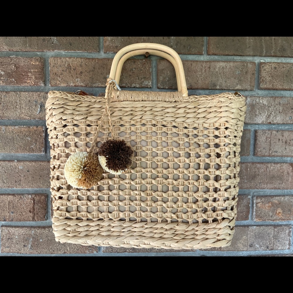 Crown Vintage woven purse wooden handle